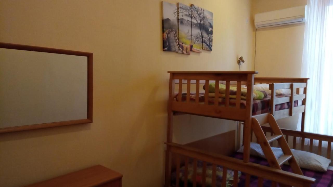 Vishnya Hostel Dnipro Bagian luar foto